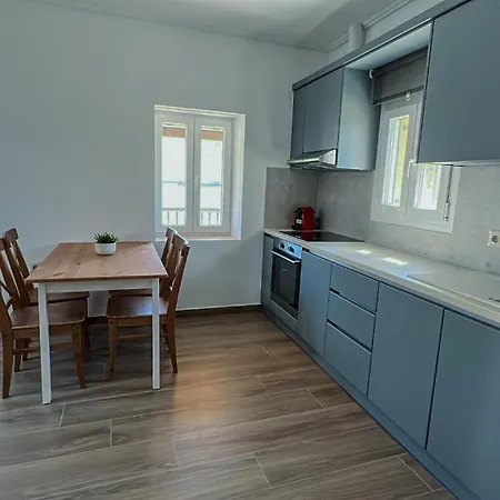 Nafsika Stone Lazarata