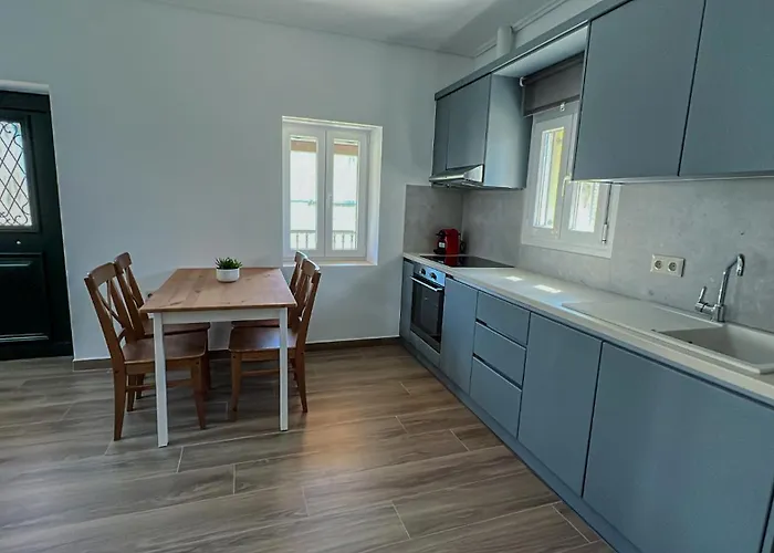 Nafsika Stone Lazaráta