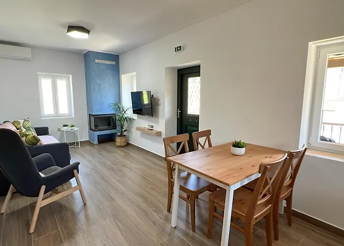 Nafsika Stone Lazaráta